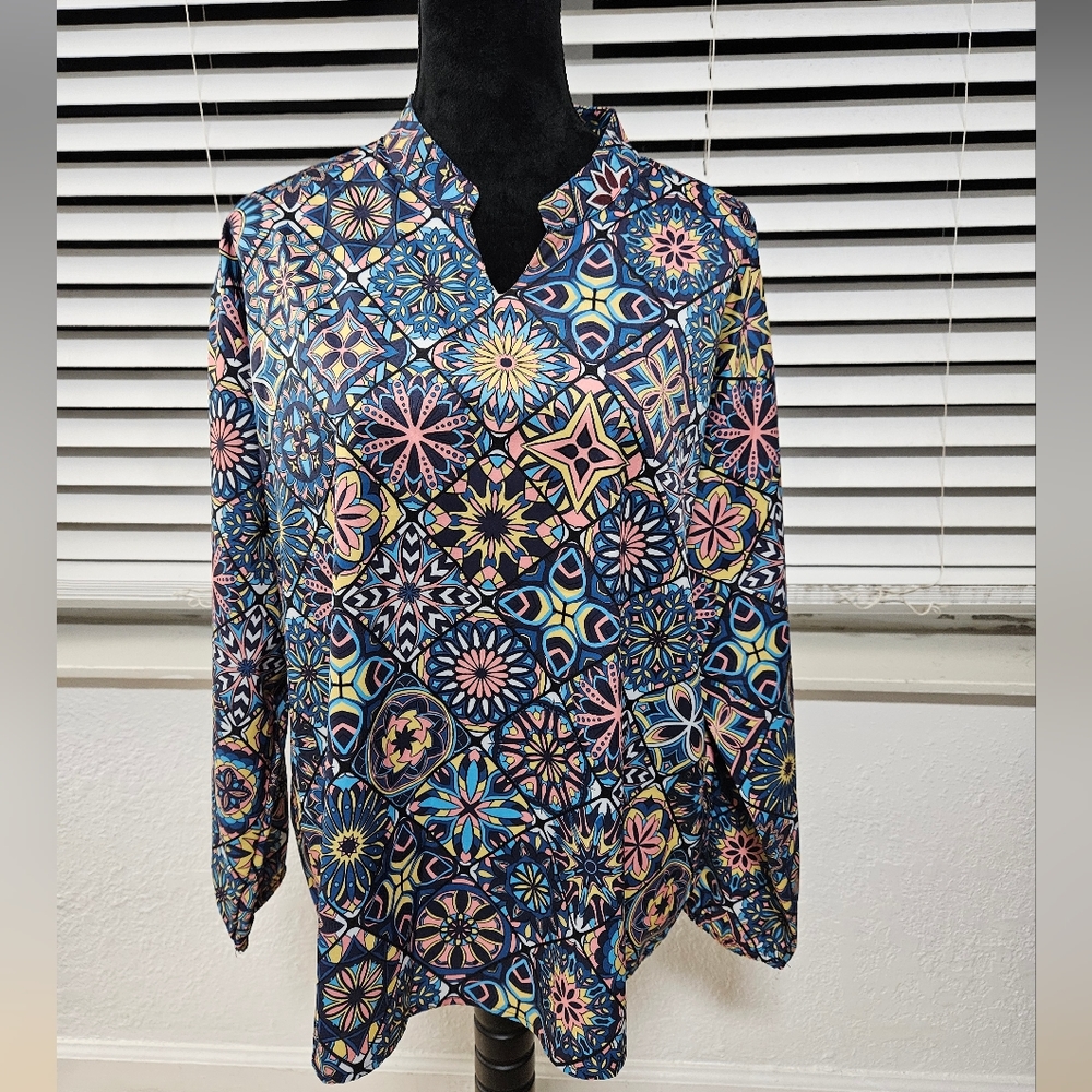 Women blouse geometric print - size M